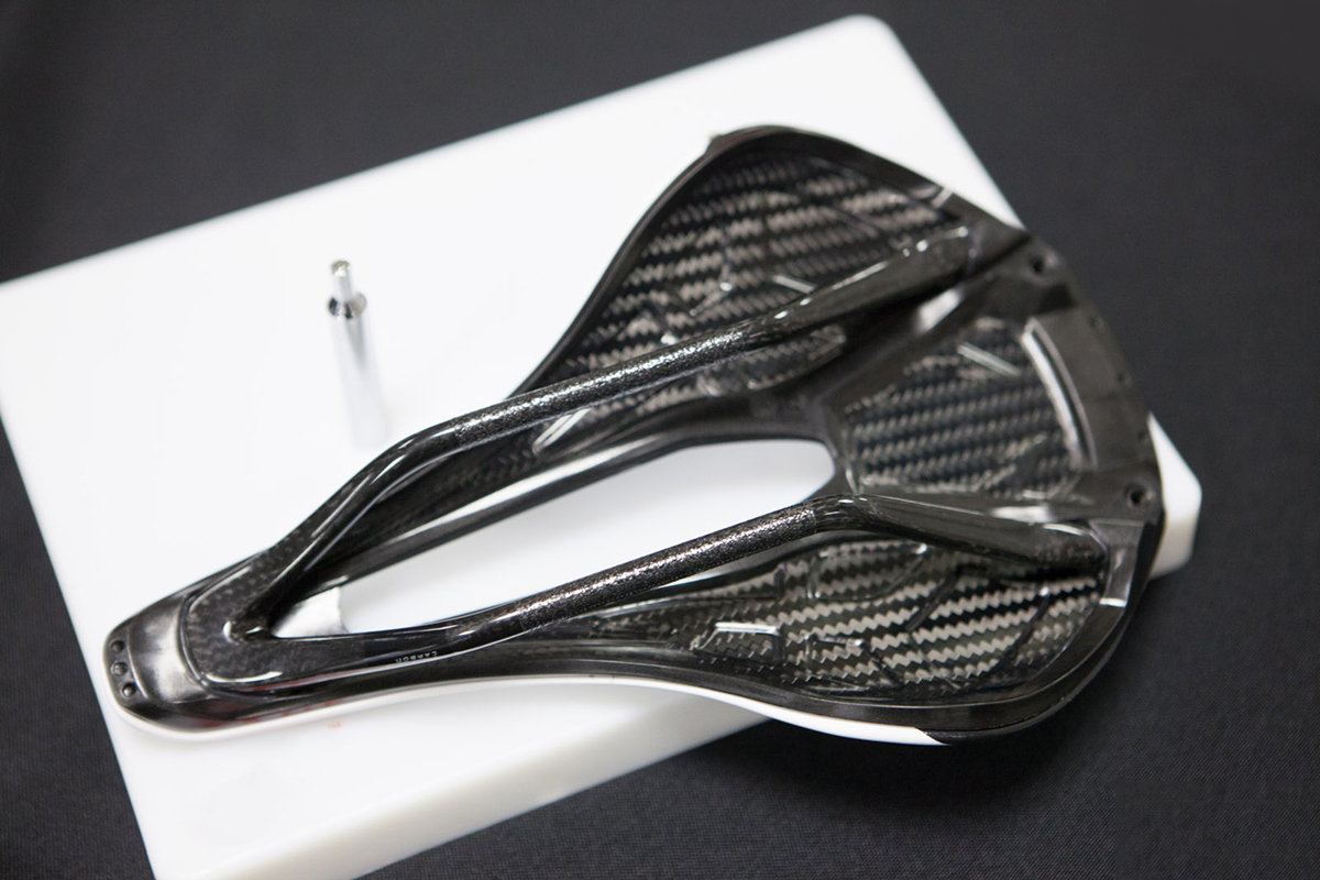 Electric saddle，Durability，Carbon chassis，hommization，comfortable，