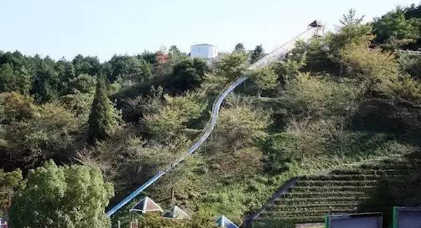 Slide，park，outdoors，Air slide，library，