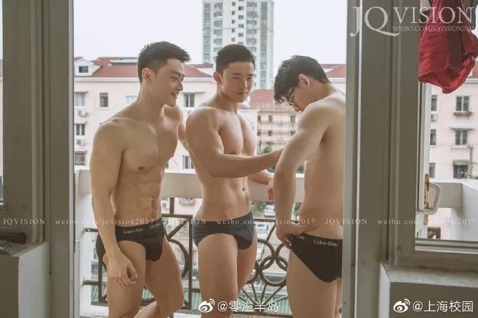 recruit students，poster，Kinki University，Jiangling No.1 Middle School，muscle，