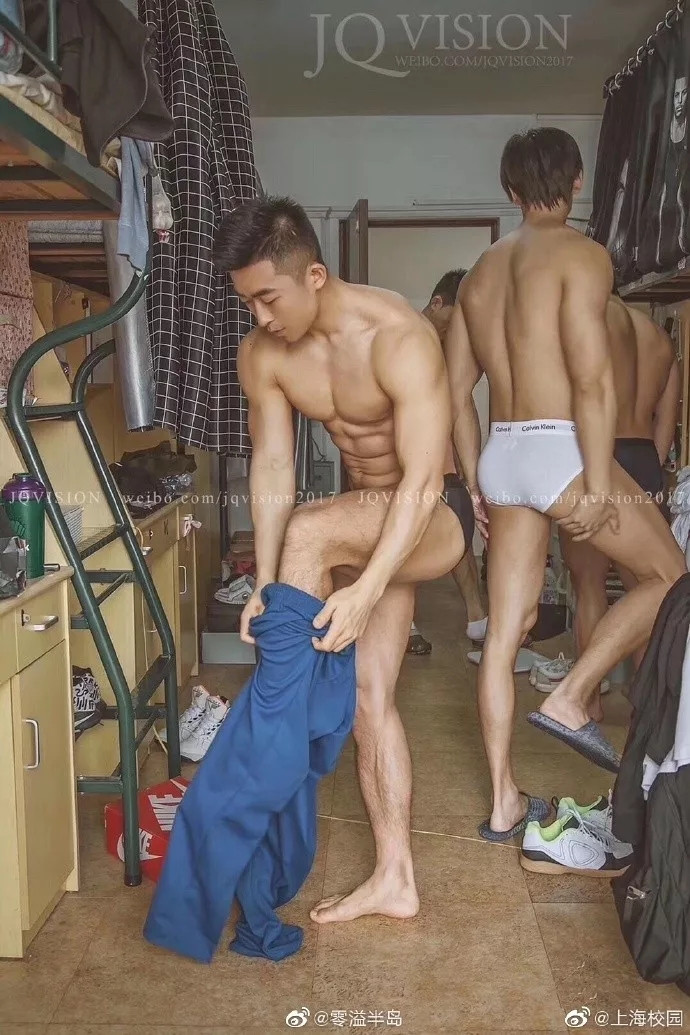 recruit students，poster，Kinki University，Jiangling No.1 Middle School，muscle，