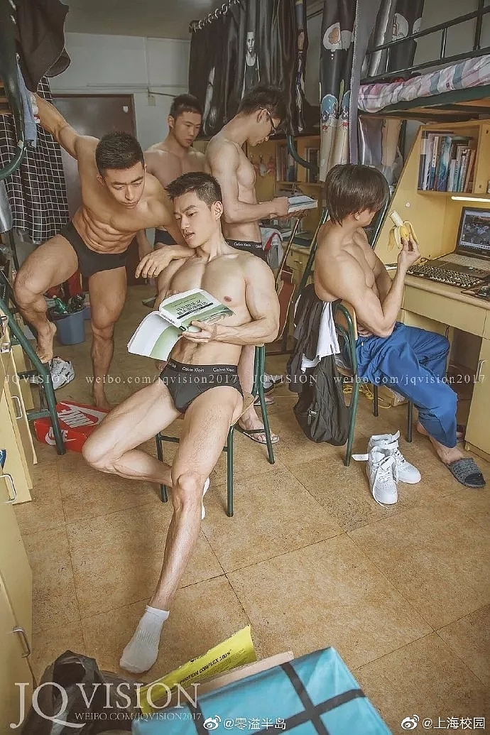 recruit students，poster，Kinki University，Jiangling No.1 Middle School，muscle，