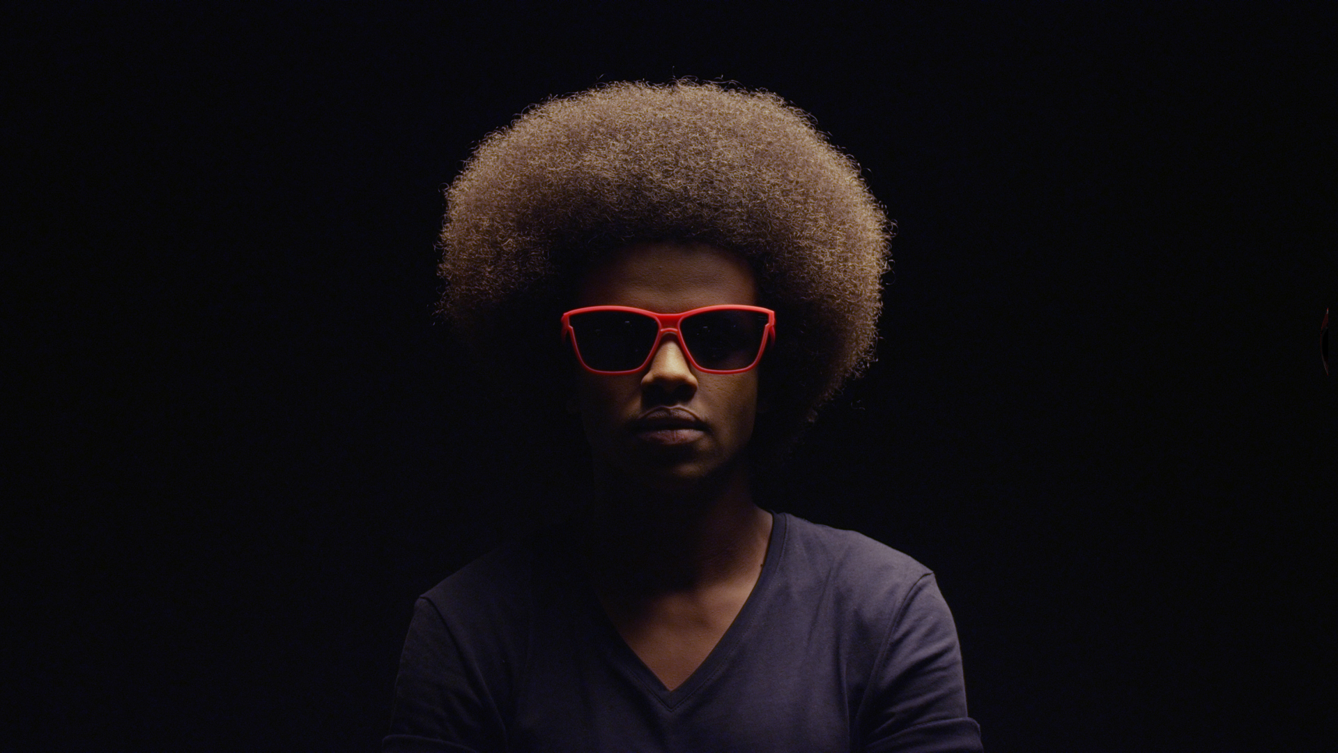 Sunglasses，rubber，red dot，