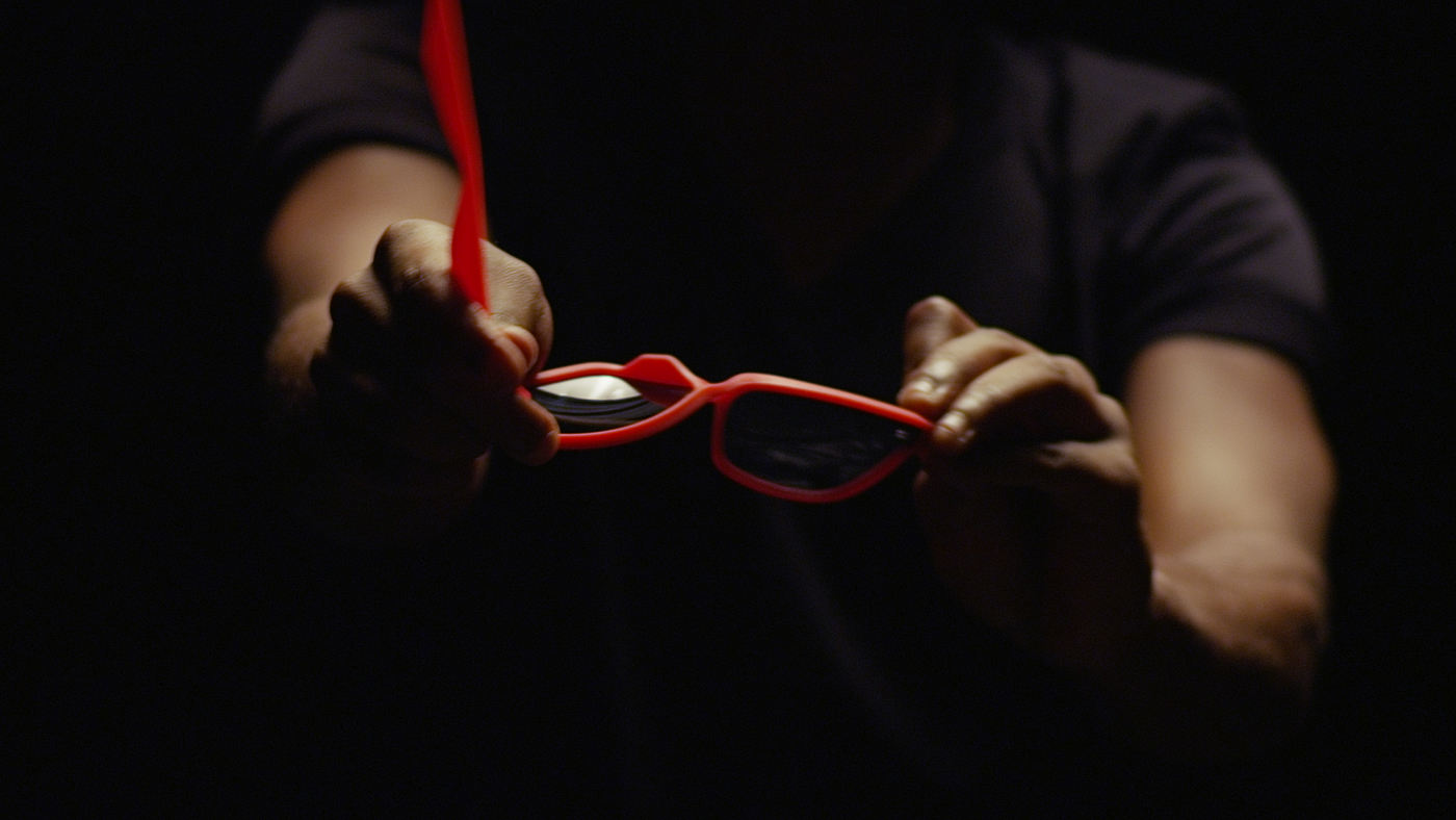 Sunglasses，rubber，red dot，