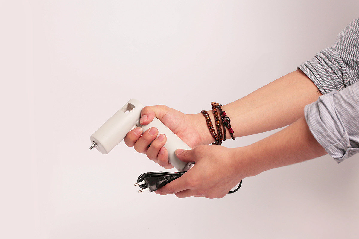 white，Glue gun，Fold，