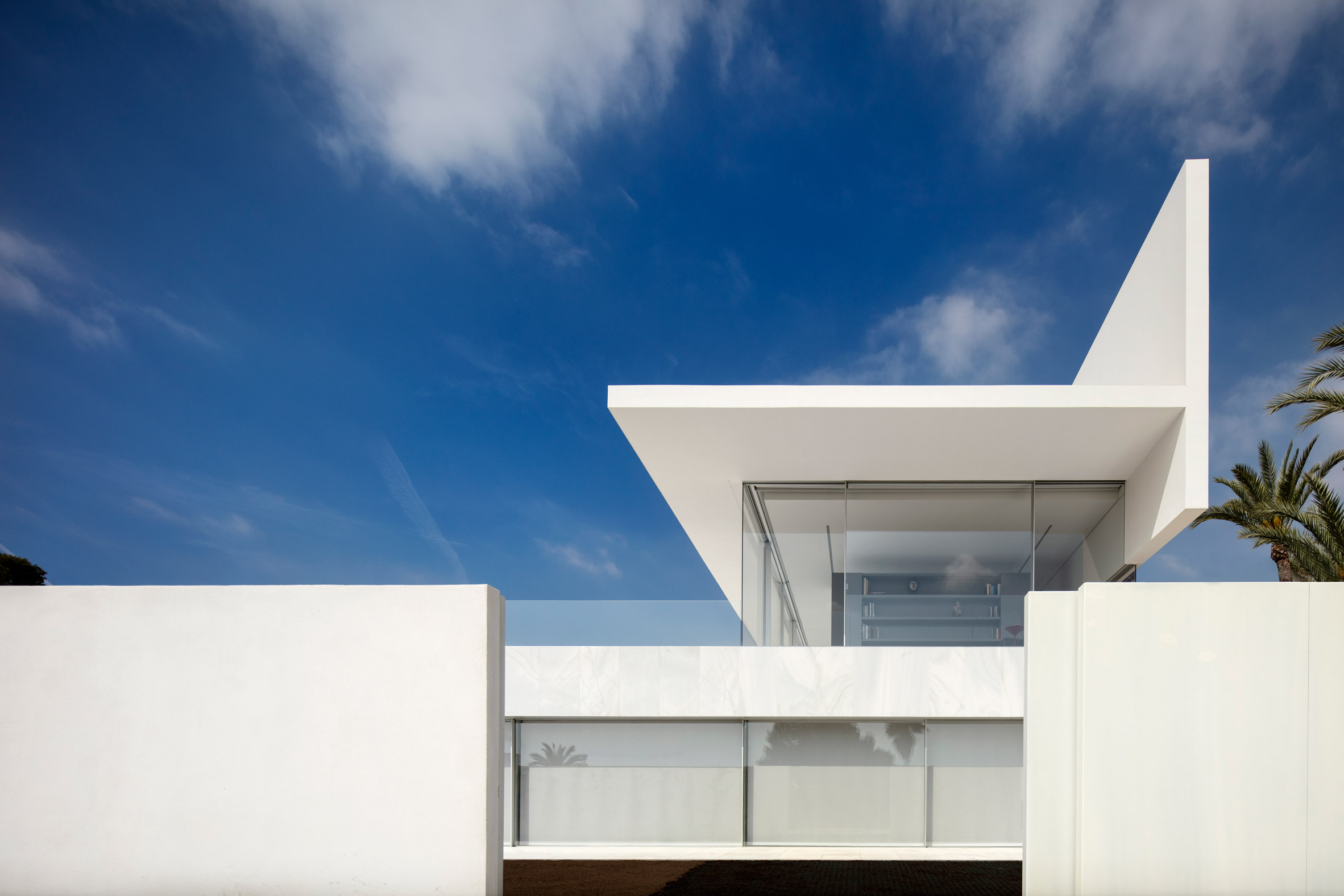 glass house，T-shape，white，house，Hoffman House，