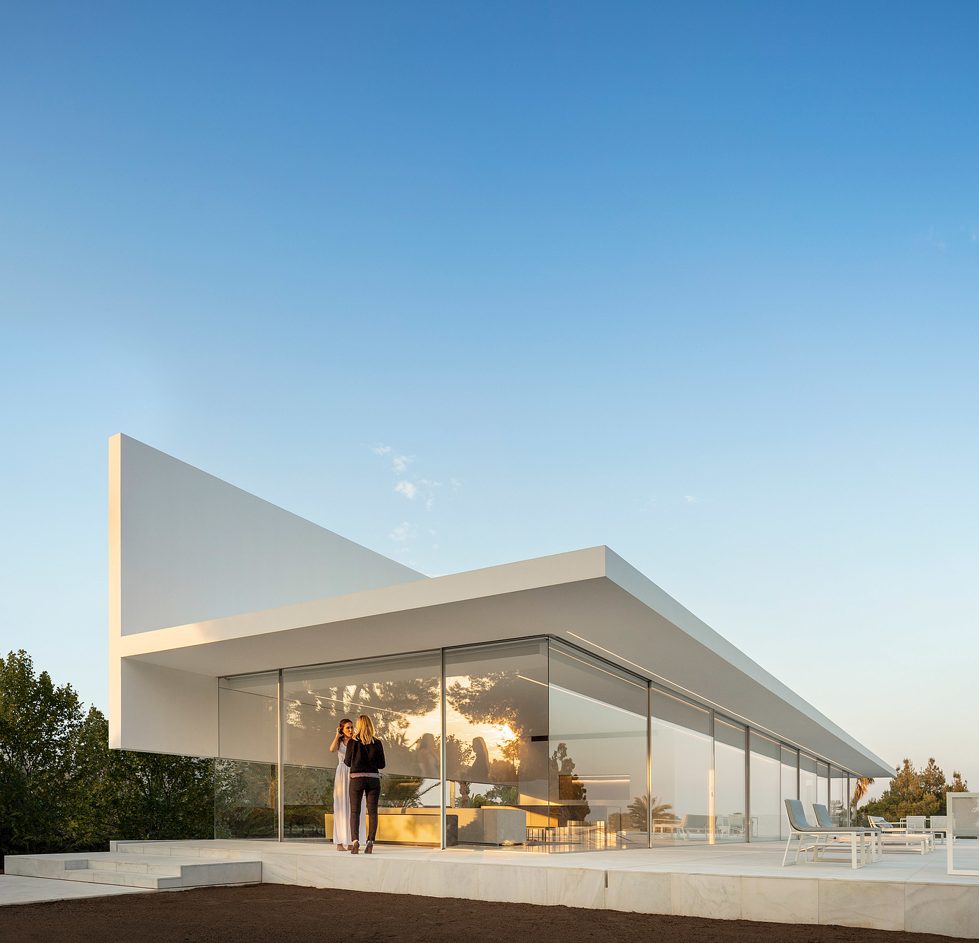 glass house，T-shape，white，house，Hoffman House，