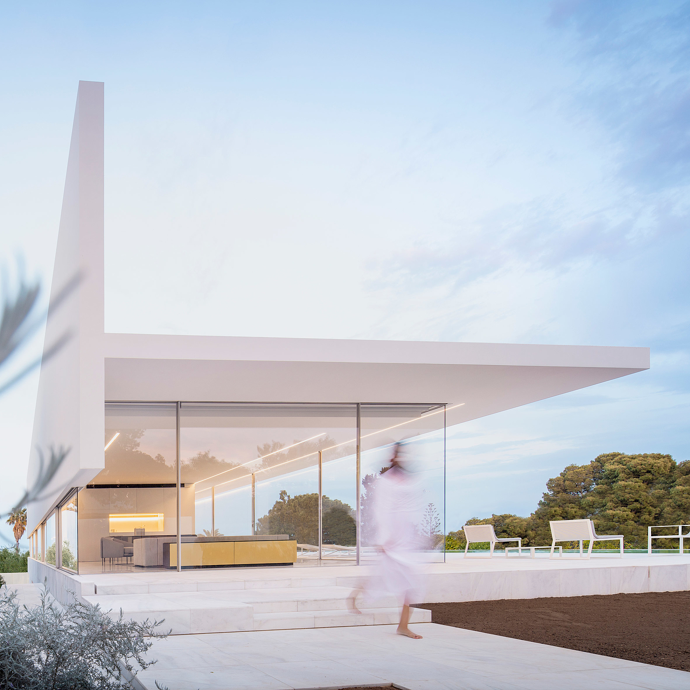 glass house，T-shape，white，house，Hoffman House，