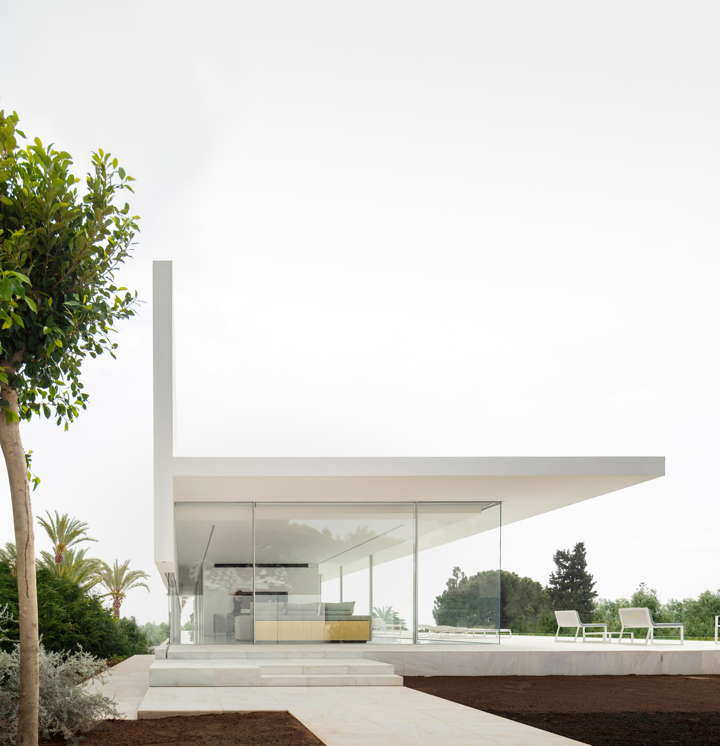 glass house，T-shape，white，house，Hoffman House，