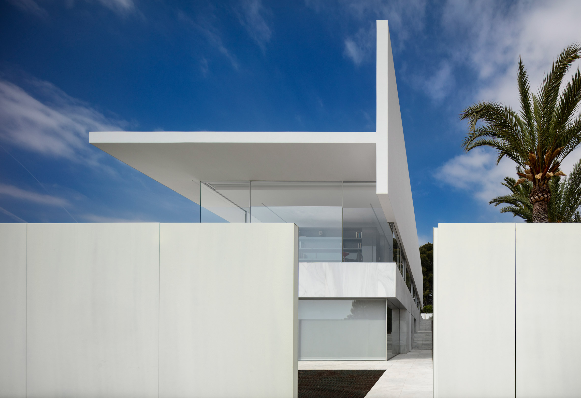 glass house，T-shape，white，house，Hoffman House，