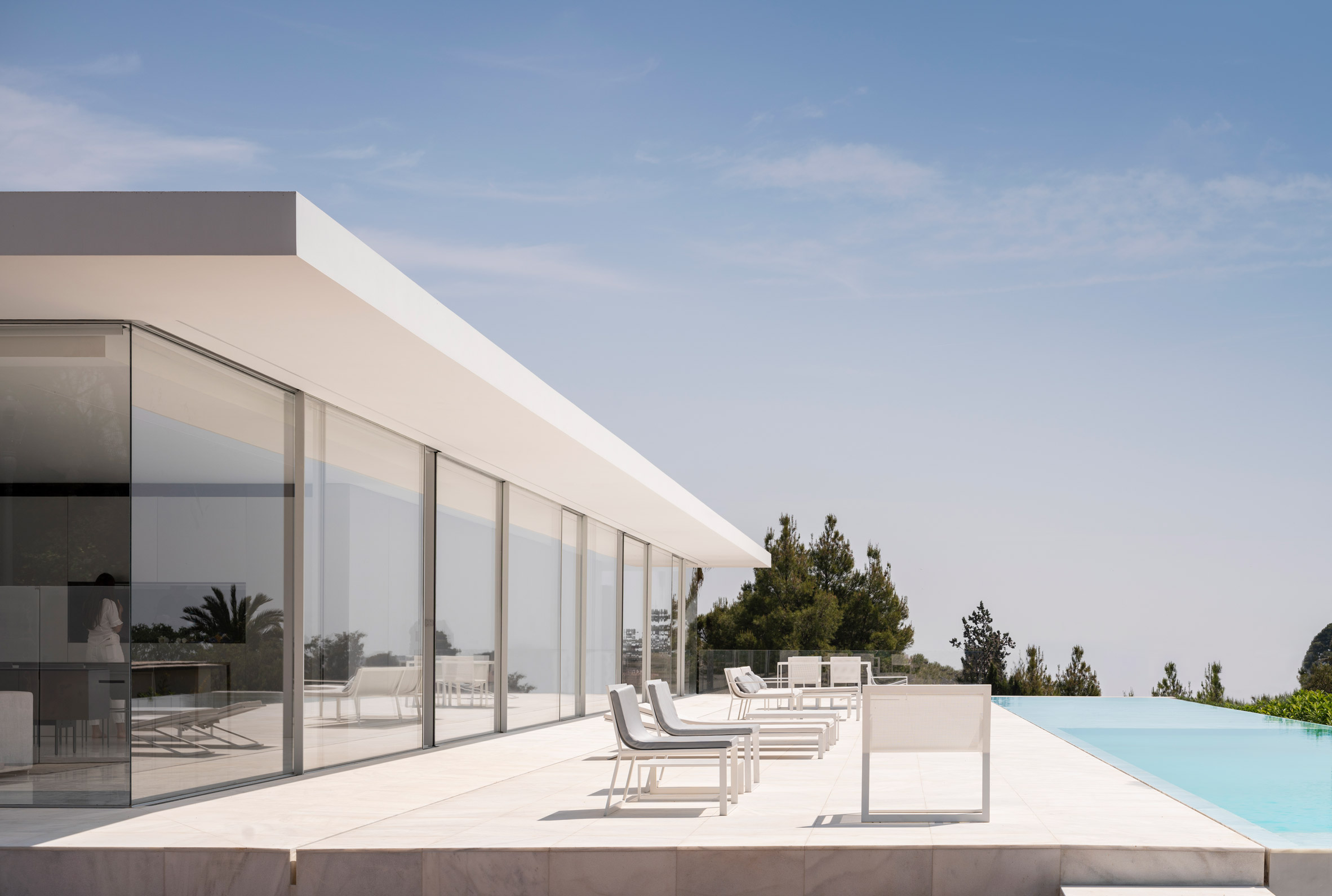 glass house，T-shape，white，house，Hoffman House，