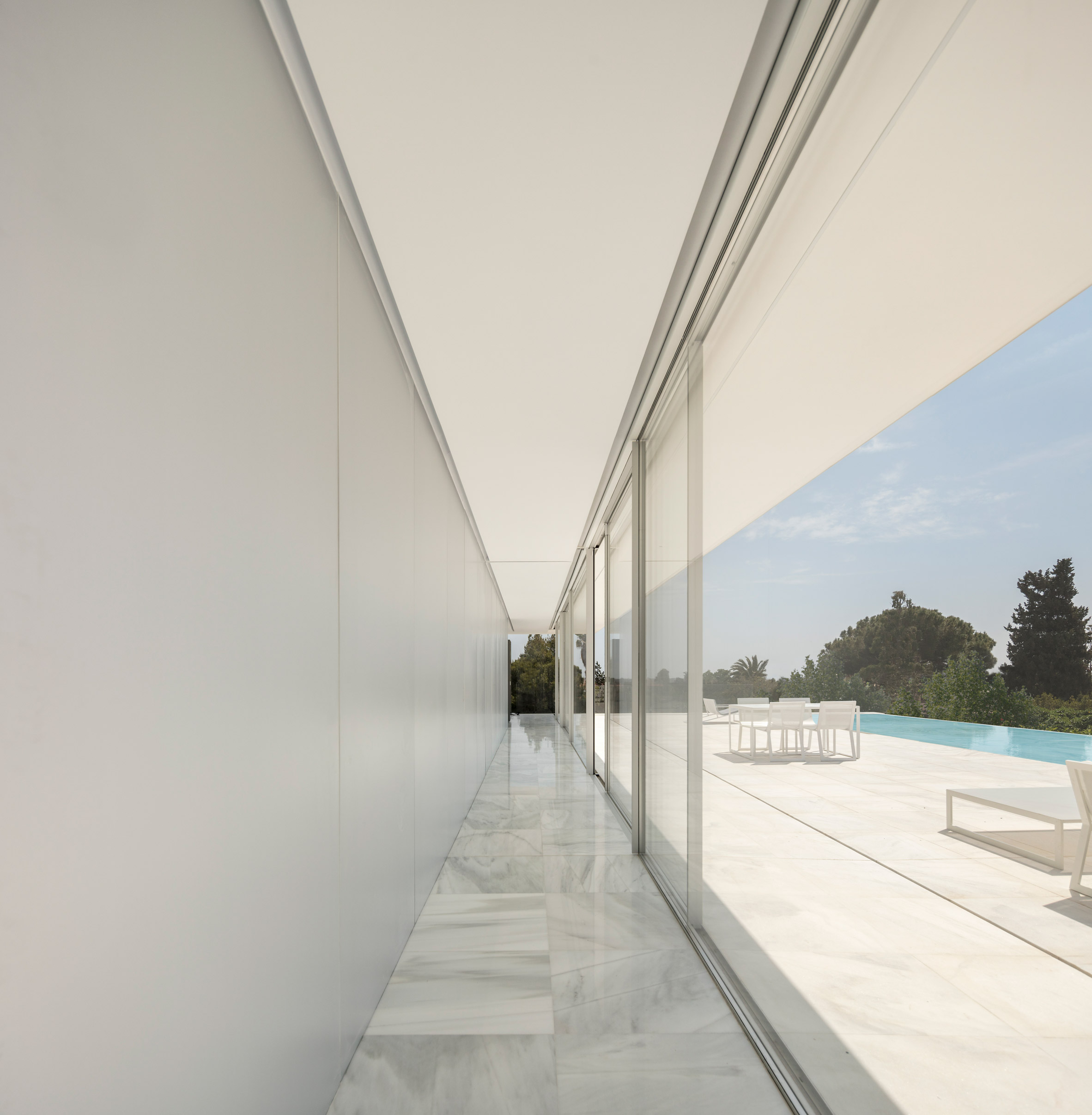 glass house，T-shape，white，house，Hoffman House，
