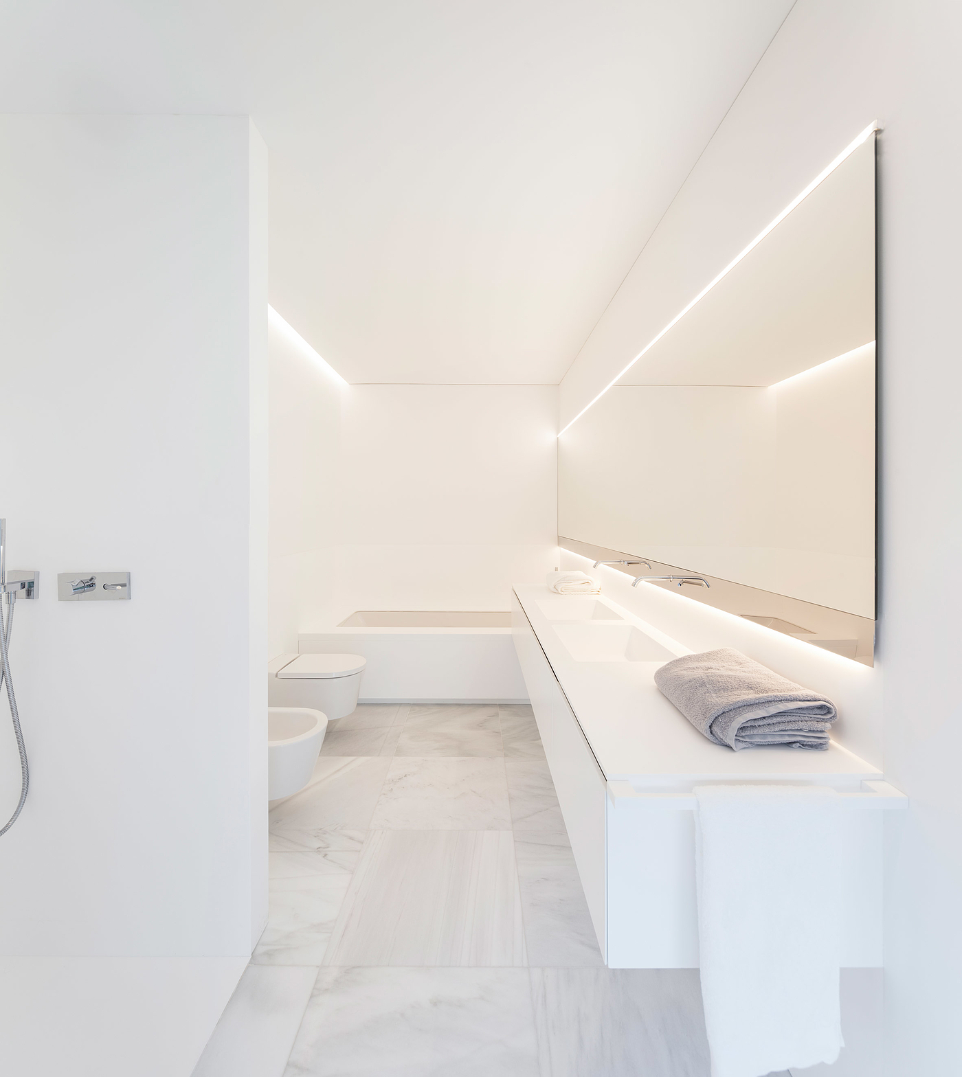 glass house，T-shape，white，house，Hoffman House，
