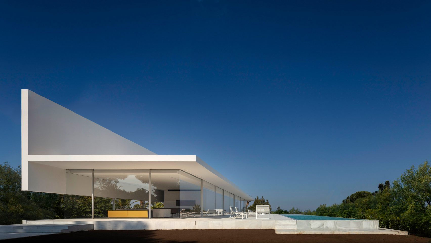 glass house，T-shape，white，house，Hoffman House，