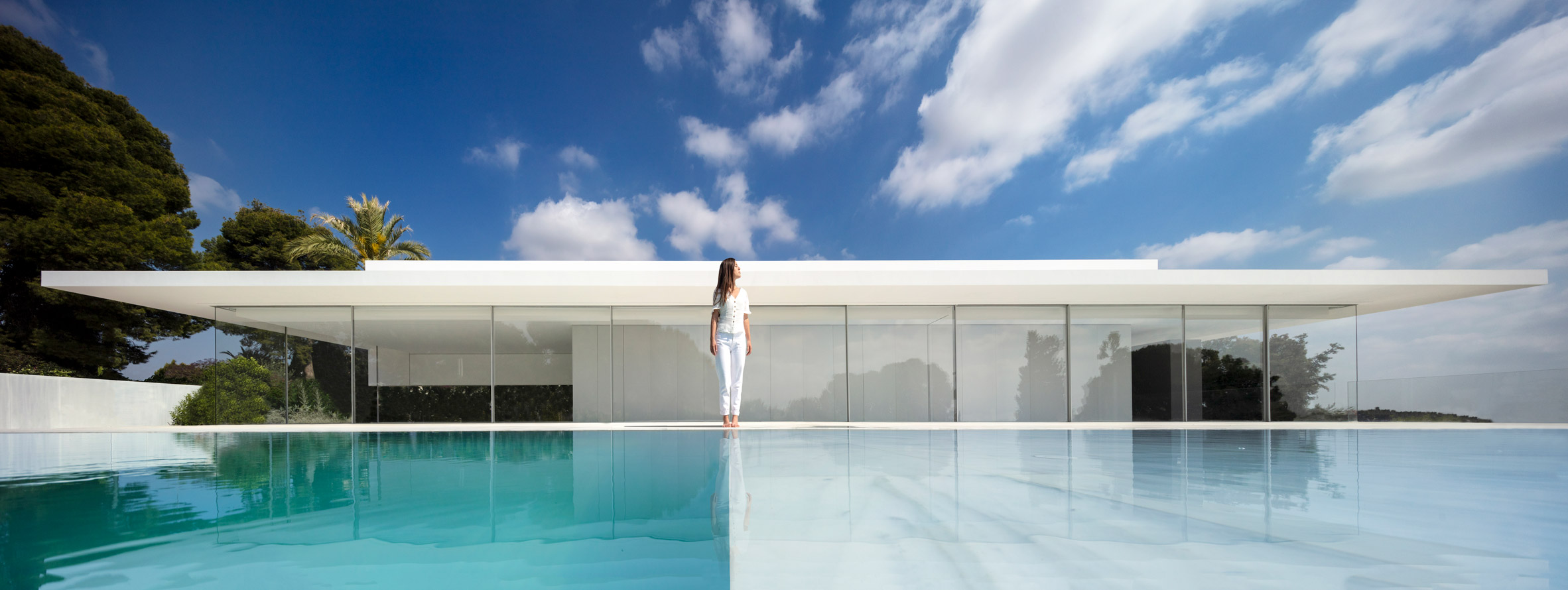 glass house，T-shape，white，house，Hoffman House，
