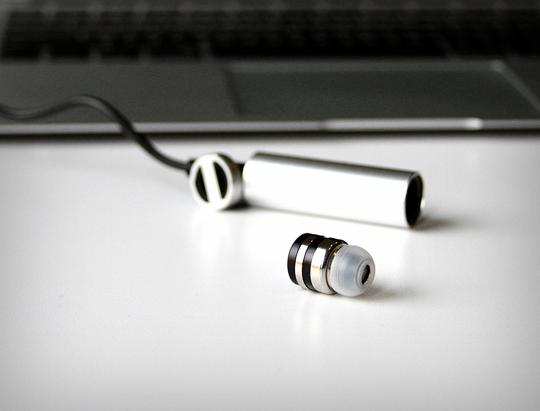 industrial design，product design，Wireless Bluetooth，Metal inflatable capsule，innovate，Uniqueness，