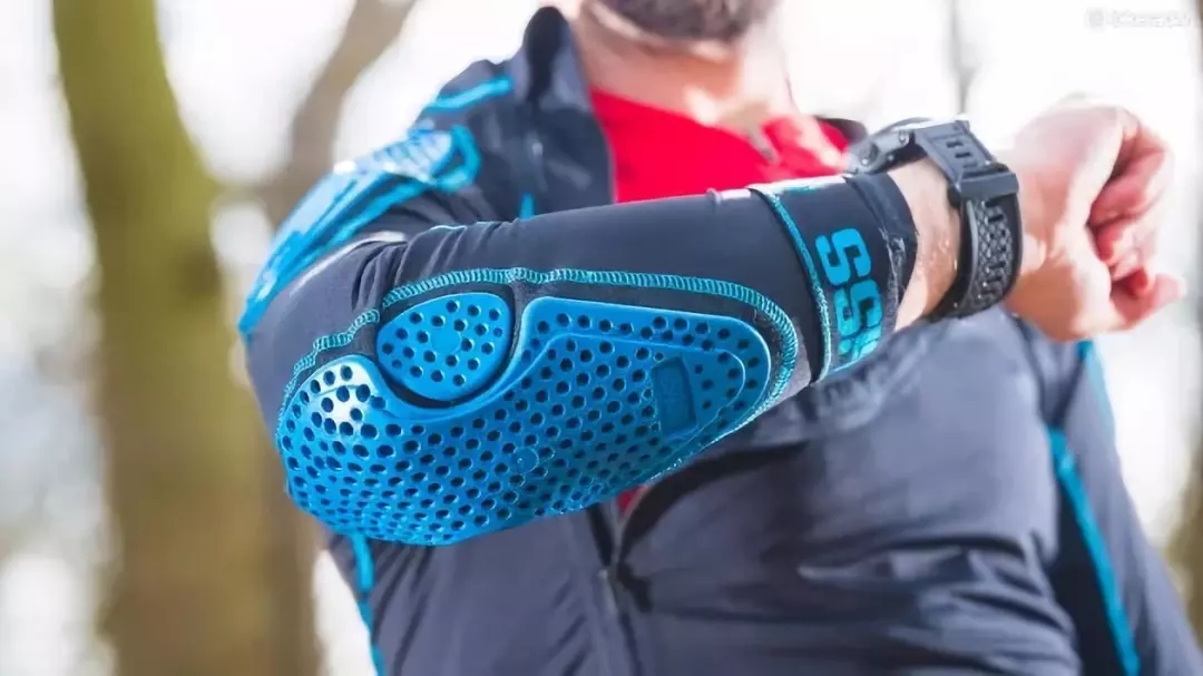 Nanotechnology，plastic bag，LINE-X，a helmet and armor，EDCC，