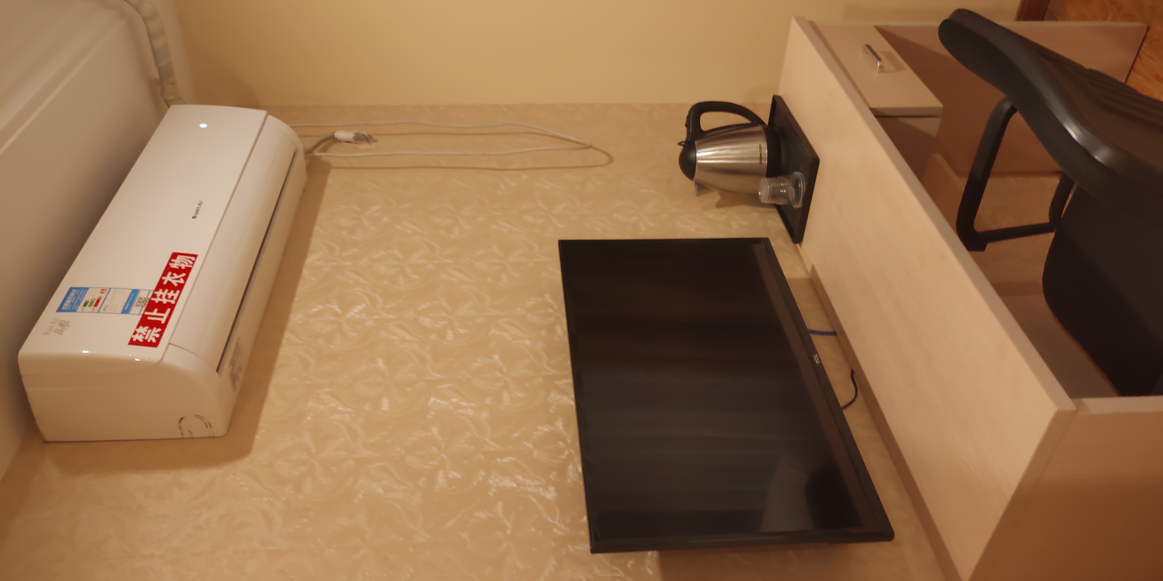 summer vacation time，hotel，get accommodation，