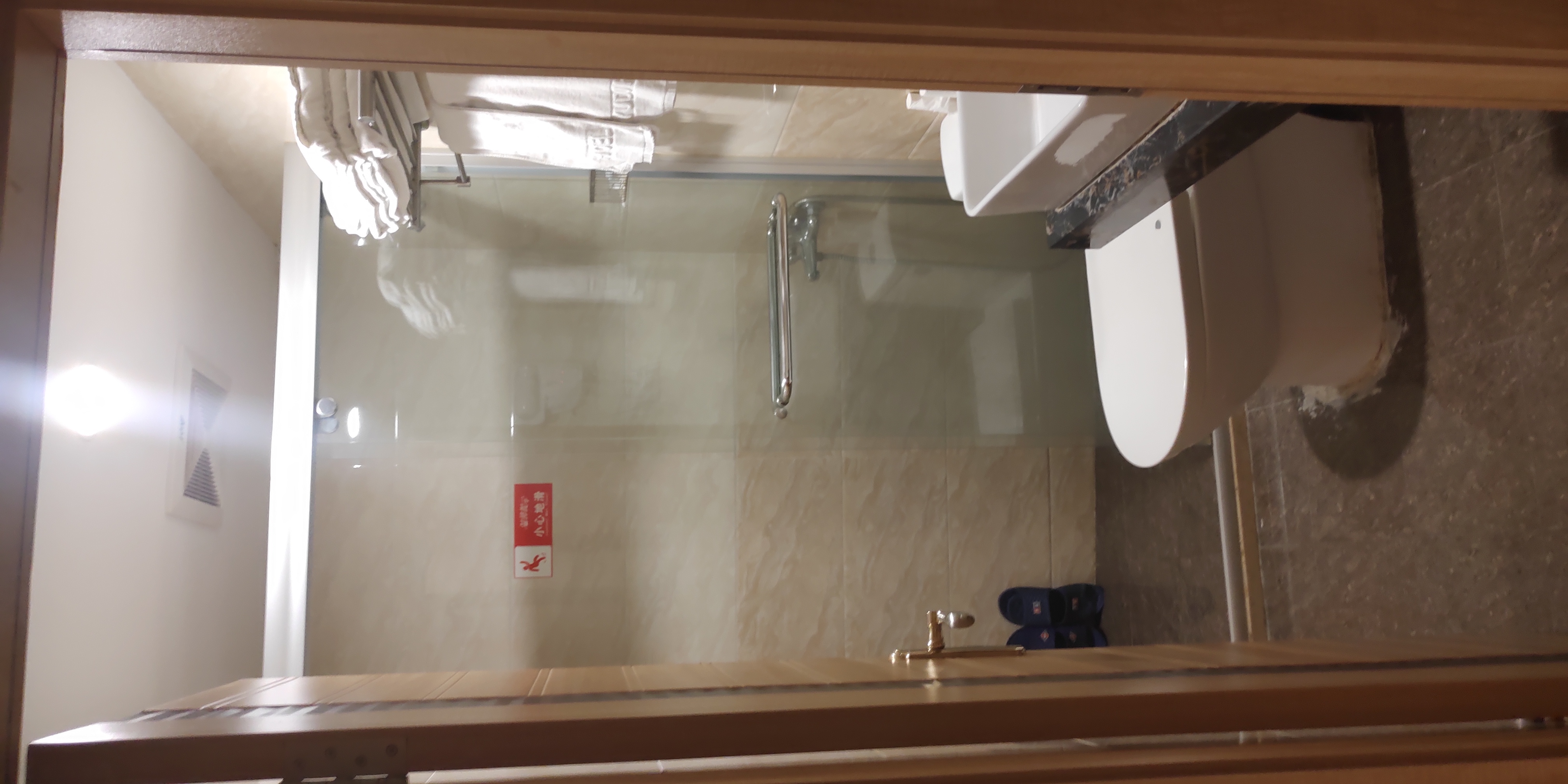 summer vacation time，hotel，get accommodation，