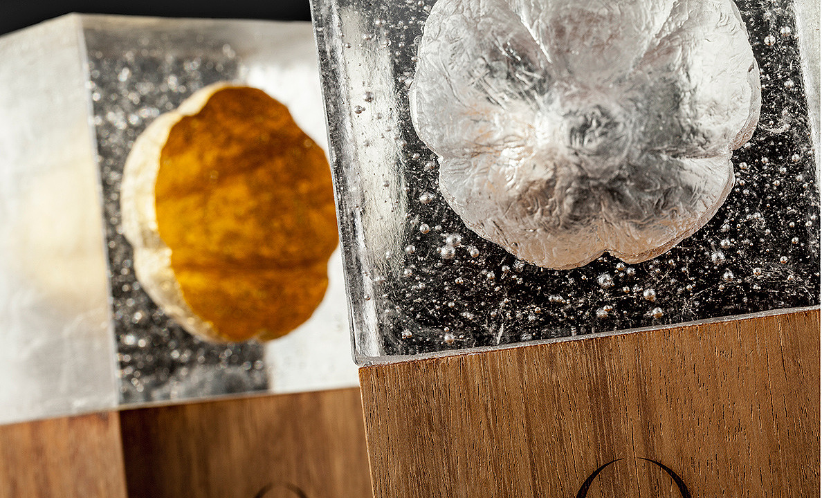 delicate，noble，wood，Glass，Cocoa fruit，Gold and silver foil，