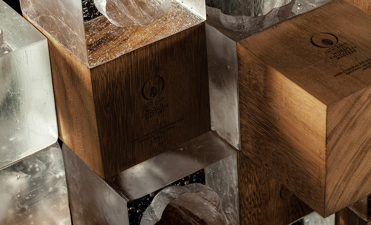 delicate，noble，wood，Glass，Cocoa fruit，Gold and silver foil，