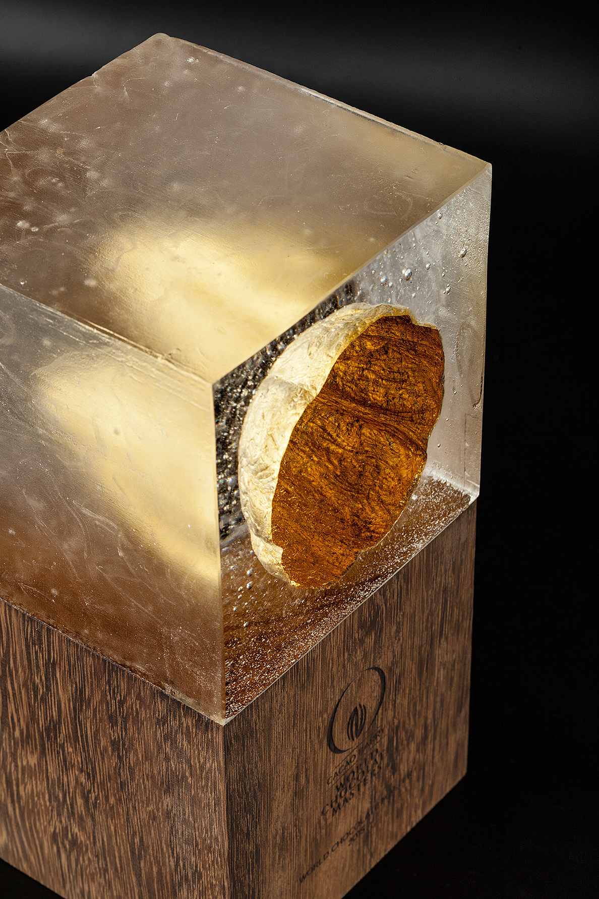 delicate，noble，wood，Glass，Cocoa fruit，Gold and silver foil，