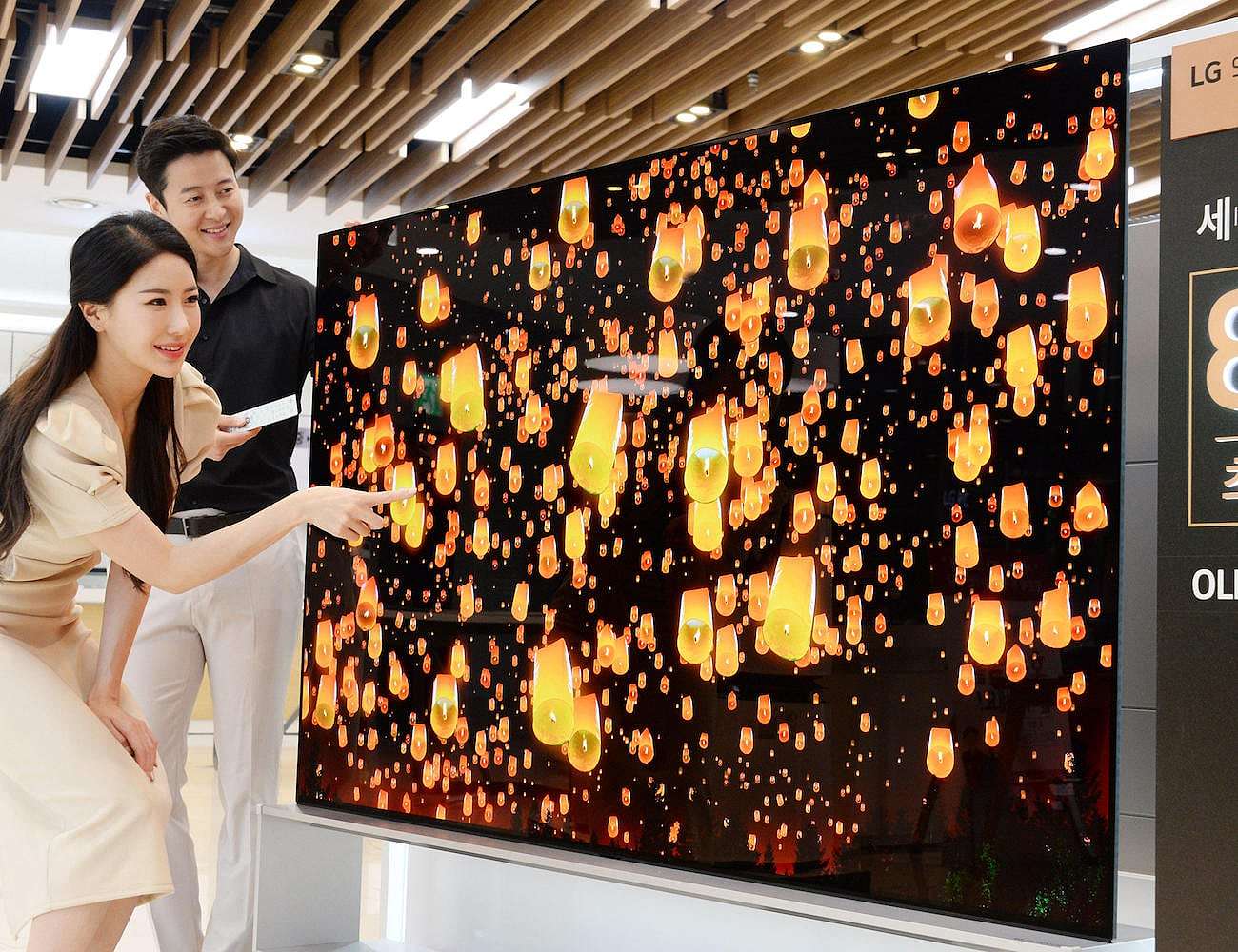 television，high resolution，88 inches，product design，