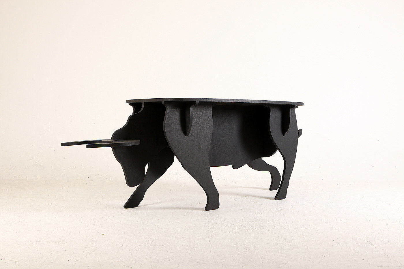 OX，black，Table，Jonggun Kim，