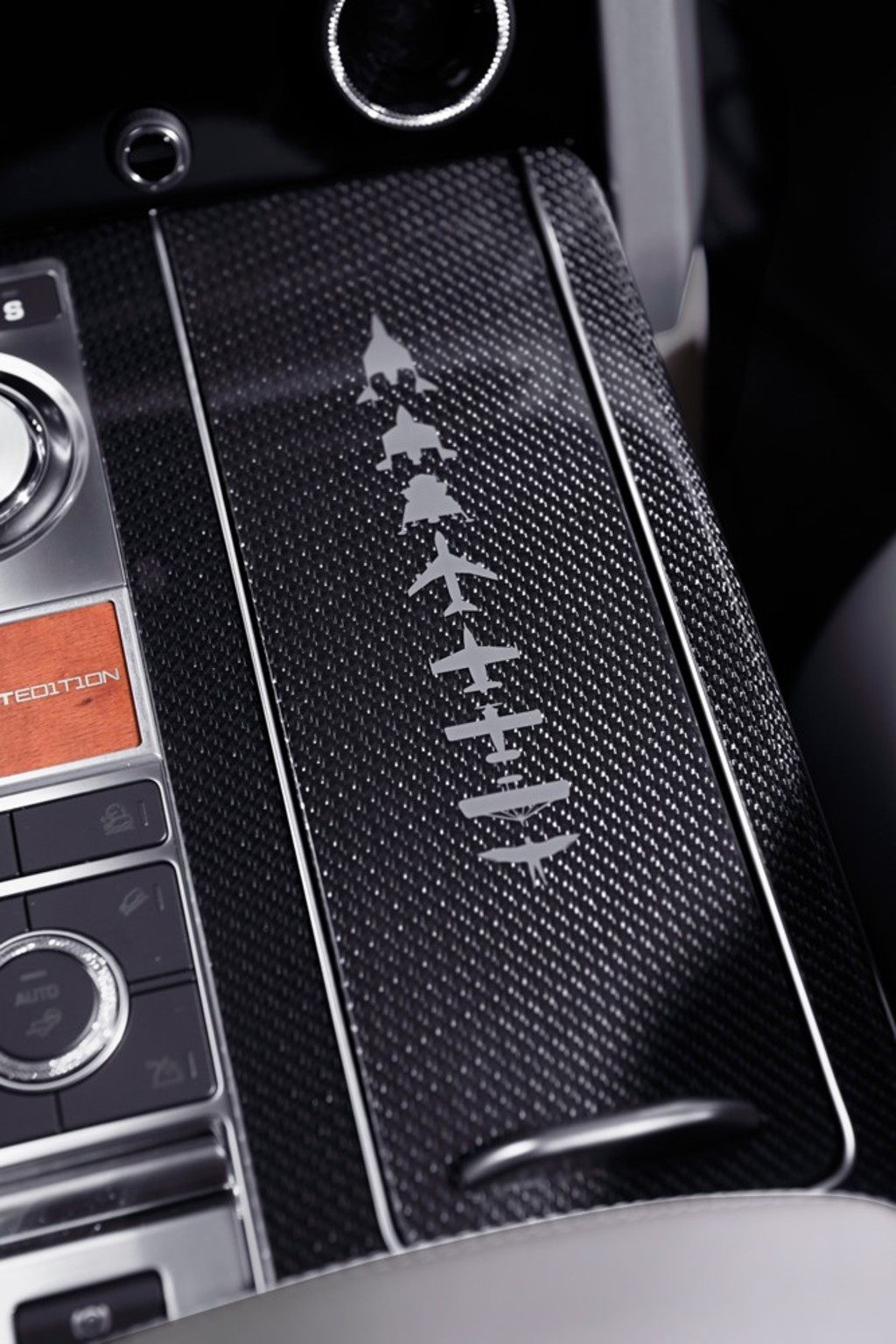 black，vehicle，Astronaut version，Land Rover，