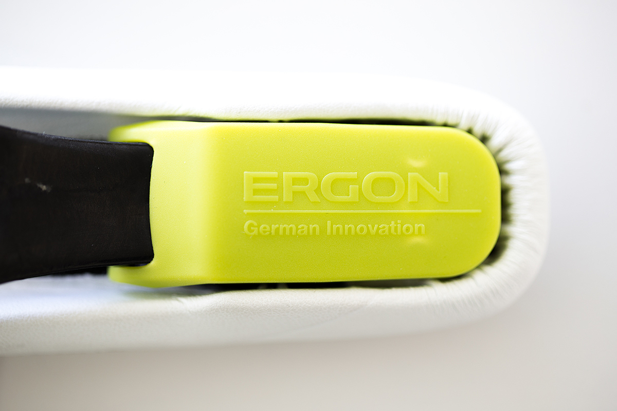 white，Seat design，ERGON SMR3，