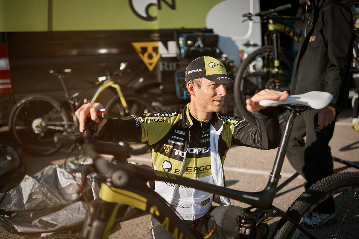 white，Seat design，ERGON SMR3，